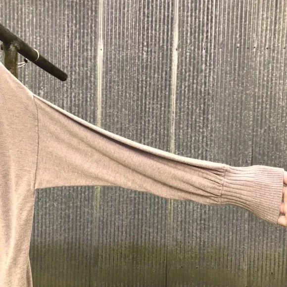 SOLD VS Cashmere Blend Open-Back Oversized Sweater| Size L - Picture 4 of 7
